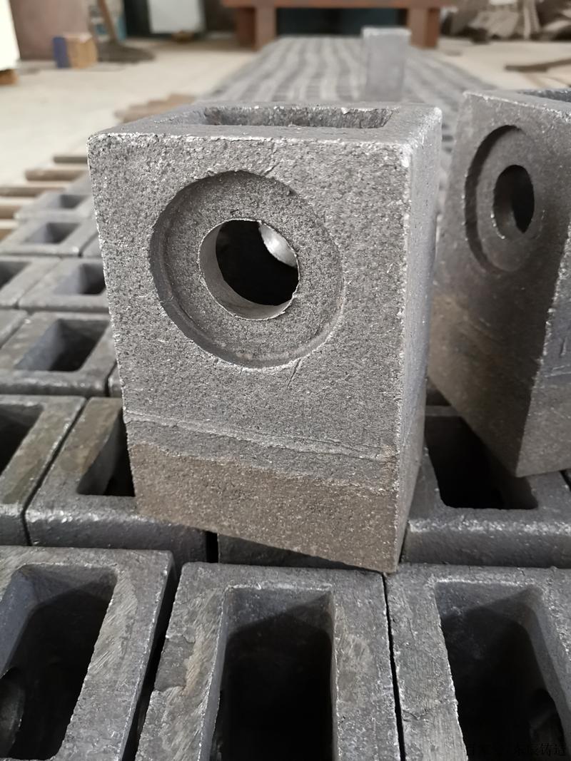 破碎機(jī)耐磨合金錘頭能用多久?